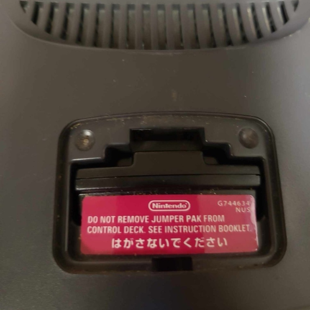 Nintendo 64 with 2 controllers - Picture 7 of 7
